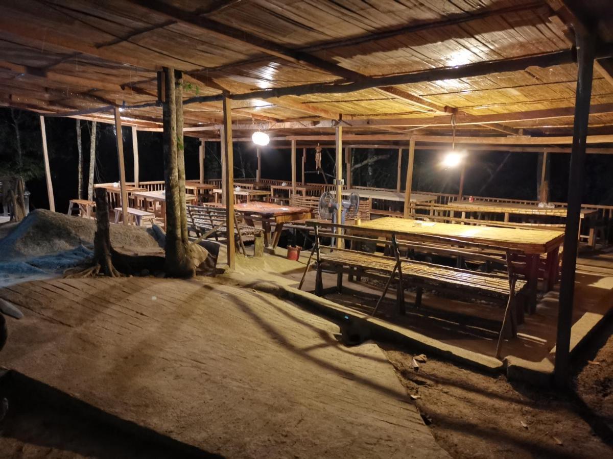 Rain Forest Inn Ringlet エクステリア 写真
