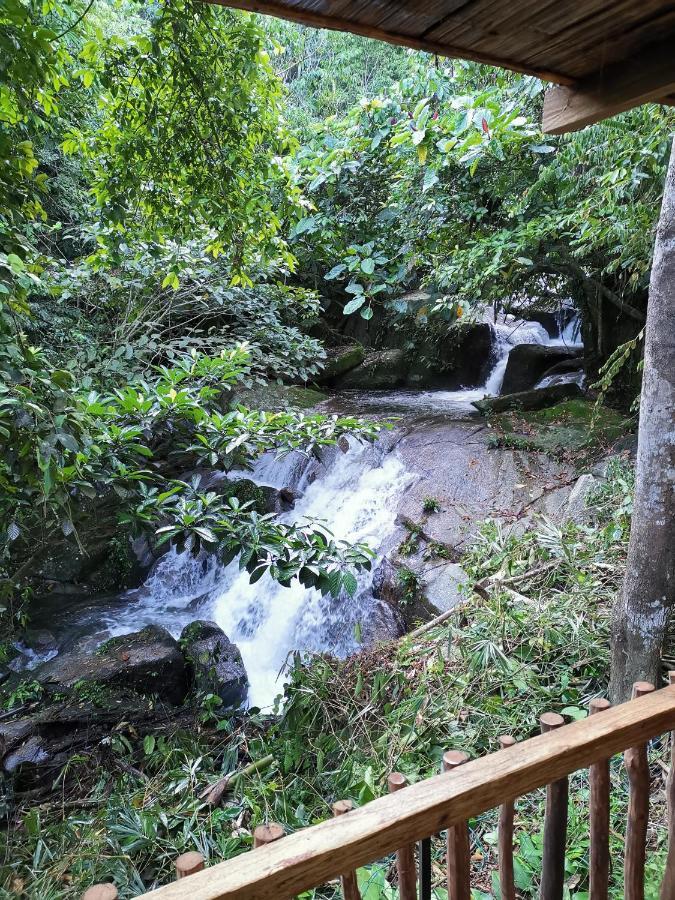 Rain Forest Inn Ringlet エクステリア 写真