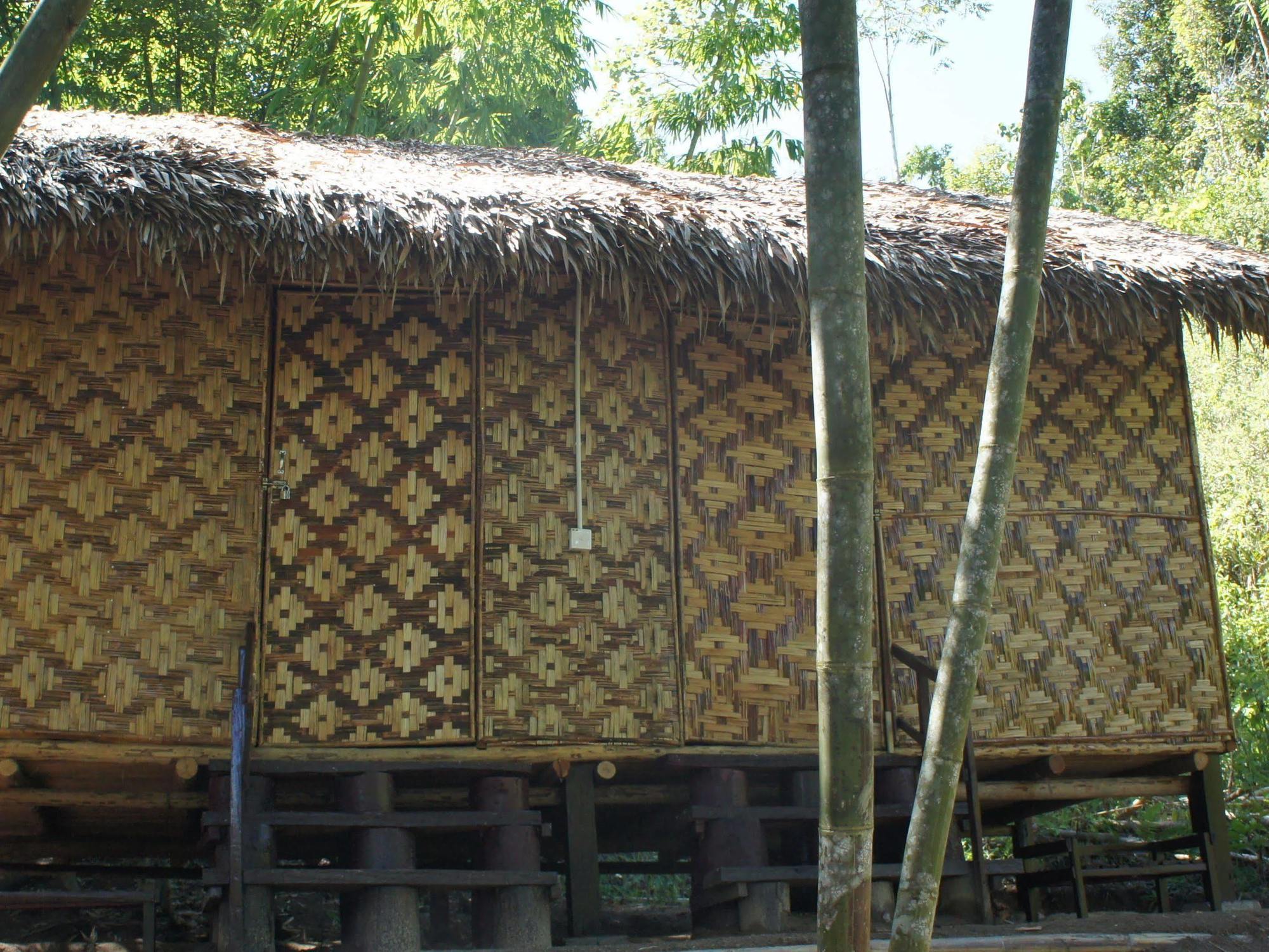 Rain Forest Inn Ringlet エクステリア 写真