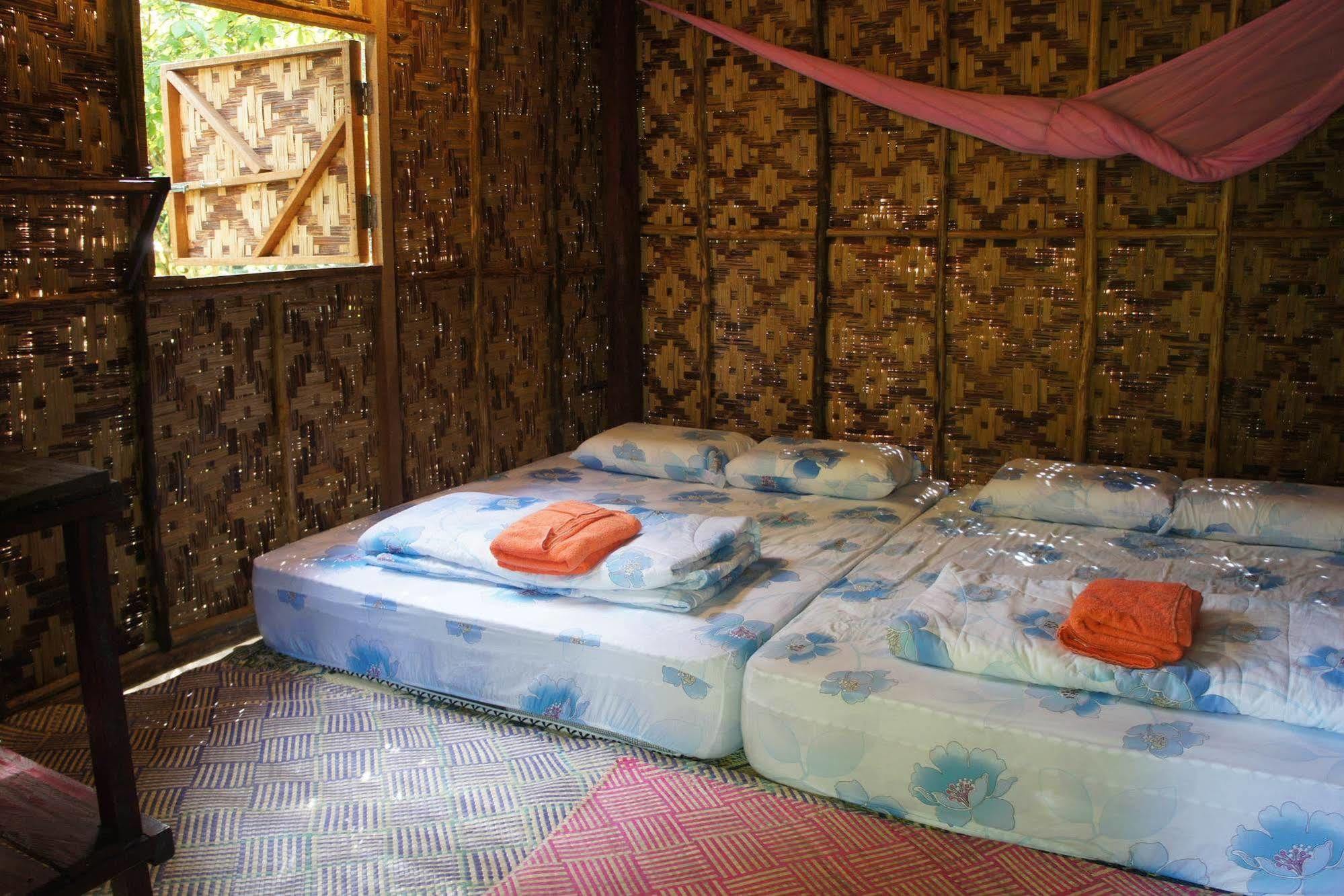 Rain Forest Inn Ringlet エクステリア 写真